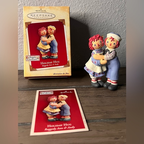 Hallmark Keepsake NEW 2004 “Holiday Hug” Raggedy Ann & Andy Christmas Ornament - Picture 2 of 10